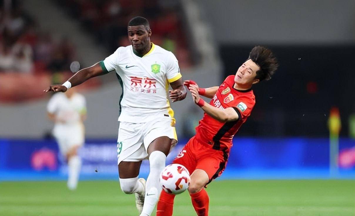 赛前突围战来临，上海海港围绕德甲造点机会，态度坚定，阵容厚度经受考验的简单介绍